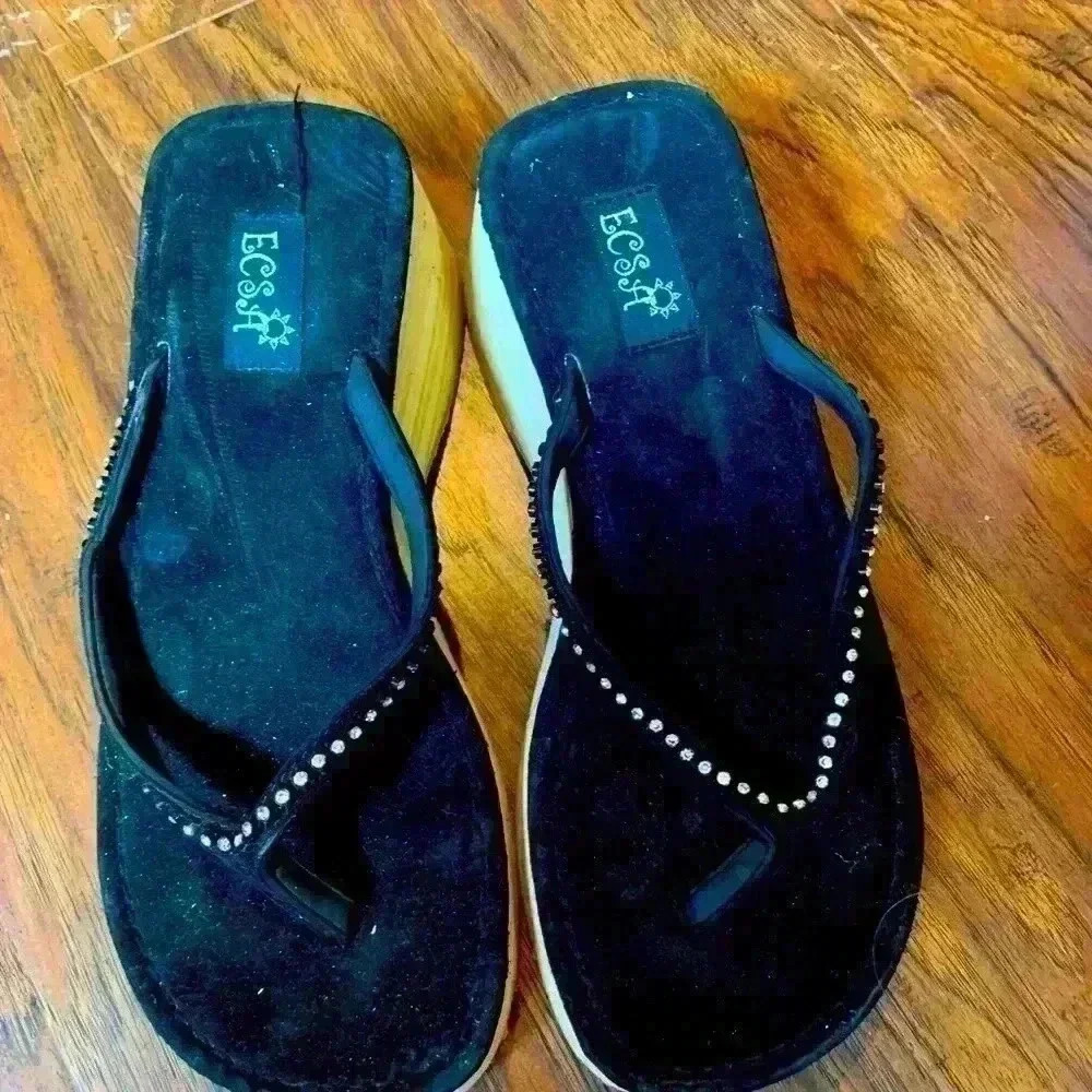 Vintage ECSA thong platform wedge sandals black faux suede w rhinestones - Picture 2 of 7